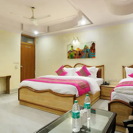 Hotel De Holiday International @ New Delhi Station